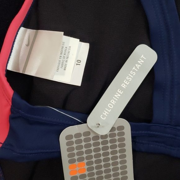 Swimsuit - Picture 3 of 4